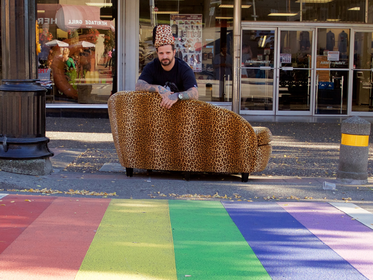 Fez-on-a-chaise Fez-on-a-chaise