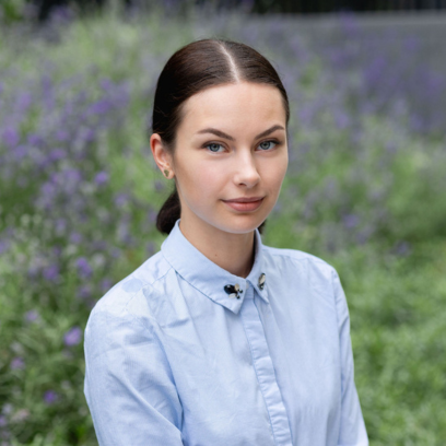Headshot of Daryna Kadurina, a women with brown hair and blue eyes.