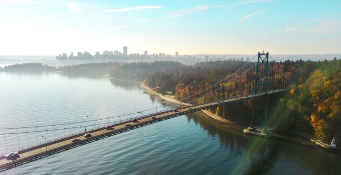 View of the Lion's Gate Bridge in autumn from a height